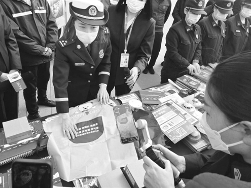 历城消防开展3·15消防产品宣传活动现场本专题摄影记者郑芷南张淑婷(除署名外)